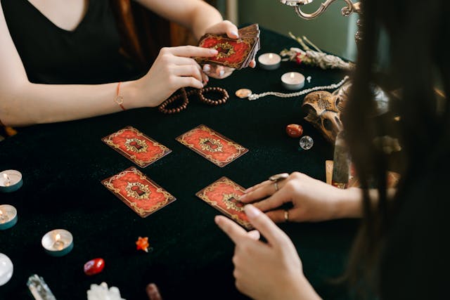 Ljubavni tarot poziv – razgovor sa savetnikom uživo.